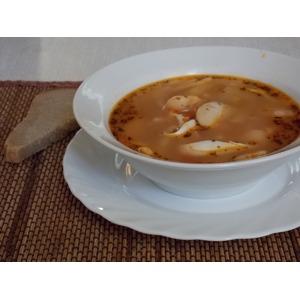 Фасолевый суп с кальмарами