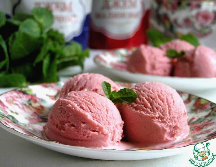 Рецепт: Чернично-малиновое мороженое с мятным сиропом
