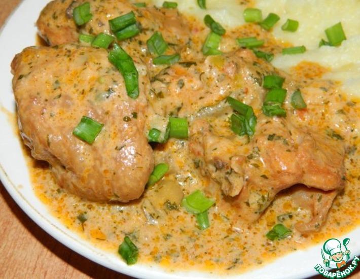 Рецепт: Курица в сметанно-чесночном соусе в мультиварке