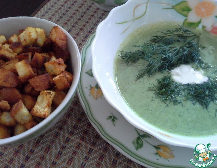Рецепт: Зеленый суп из брокколи с гренками