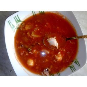 Томатный суп с морским коктейлем