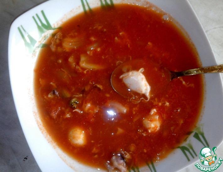 Рецепт: Томатный суп с морским коктейлем