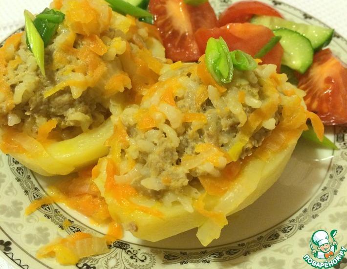 Рецепт: Половинки картофеля с мясным фаршем