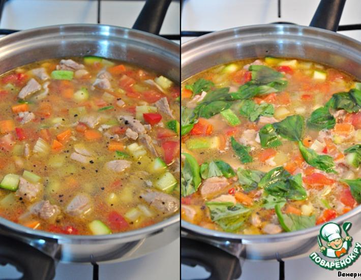 Рецепт: Диетический суп-гуляш с овощами и с индейкой