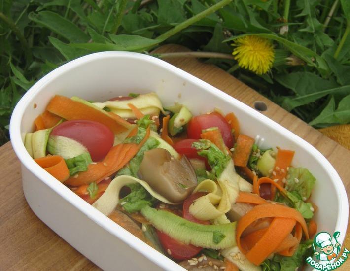 Рецепт: Овощной салат с маринованными грибами