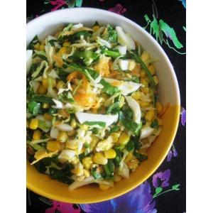 Щавелевый салат с кукурузой