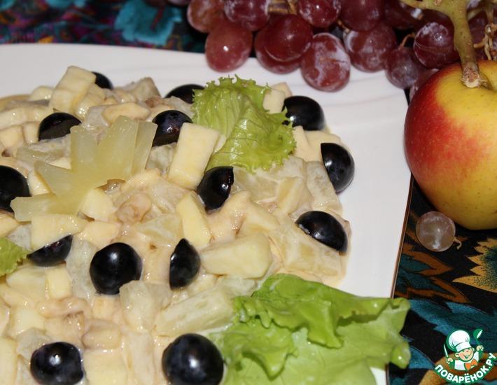 Рецепт: Салат фруктовый с соусом из сгущенного молока и майонеза