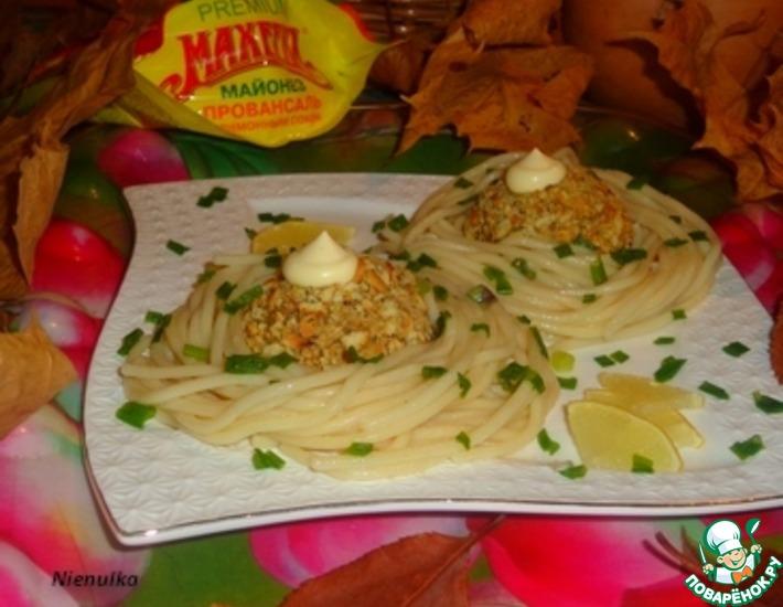 Рецепт: Гнезда из спагетти с овсяно-мясной котлетой