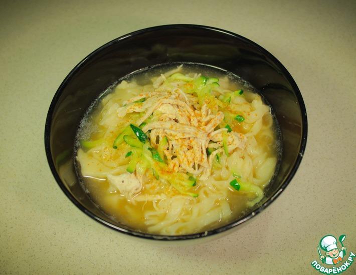 Рецепт: Калькуксу-куриный суп с лапшой