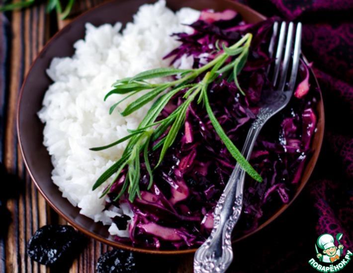 Рецепт: Салат из красной капусты с черносливом