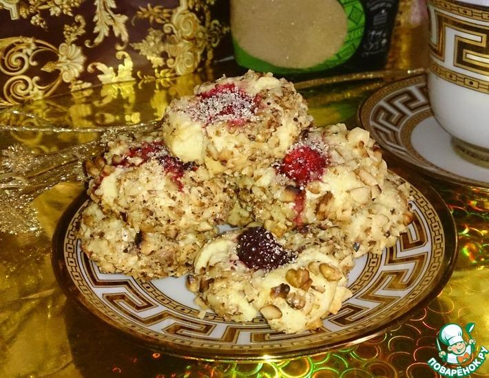 Рецепт: Песочное печенье с грецким орехом и ягодами