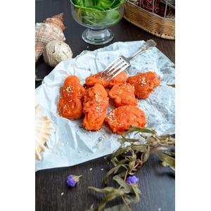Рыба в свекольно-морковном кляре с майонезным соусом