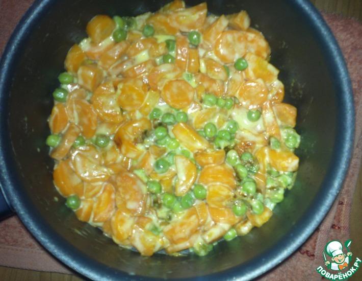 Рецепт: Тушеная морковь с зеленым горошком