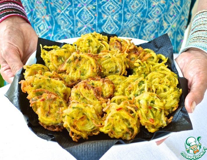 Рецепт: Индийские луковые оладьи