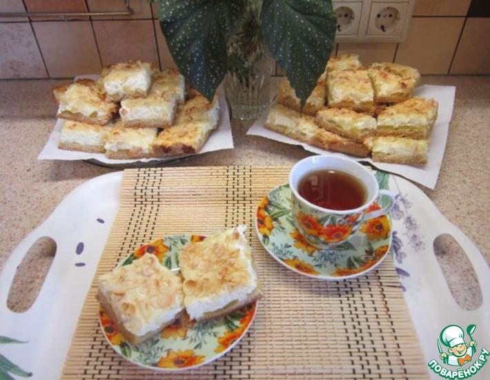 Рецепт: Творожно-персиковый пирог с миндальной посыпкой