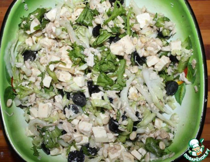 Рецепт: Салат с курицей, виноградом и фетой
