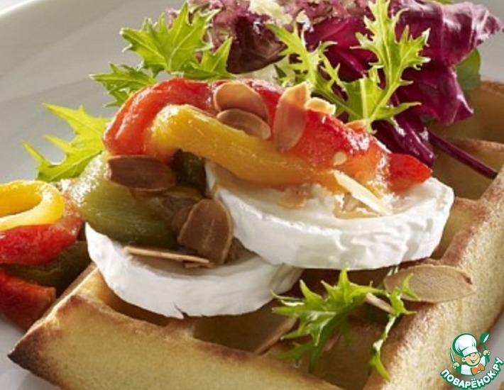 Рецепт: Тесто для вафель с салатом, перцем, сыром и миндалем