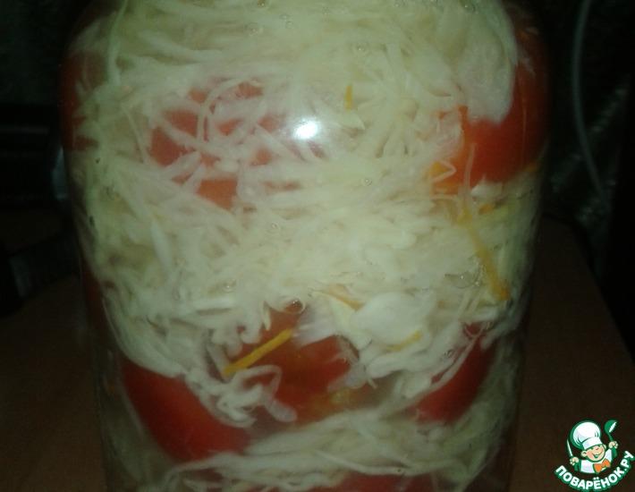 Рецепт: Маринованная капуста с помидорами в банке