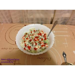 Салат с пекинской капустой и красной икрой