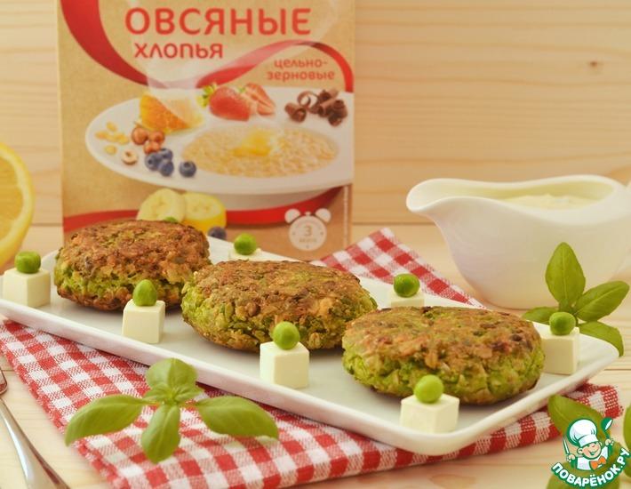 Рецепт: Овсянники из зеленого горошка с базиликом и фетой под йогуртовым соусом