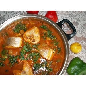 Рыба в томатно-овощном соусе