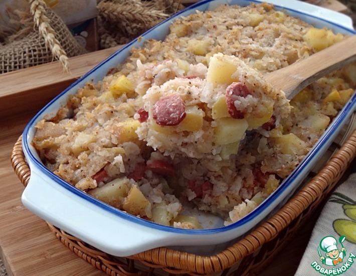 Рецепт: Гречнево-рисовая запеканка с картофелем и колбасками