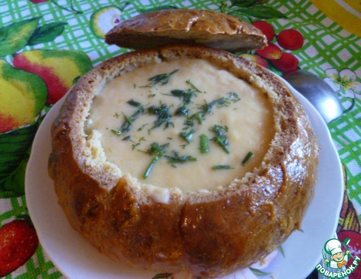 Рецепт: Овощной суп-пюре с мясом в хлебной мисочке