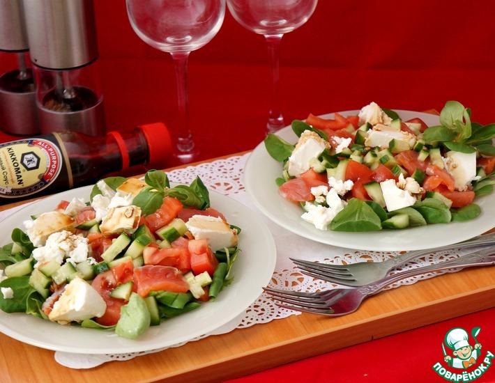 Рецепт: Салат с сёмгой, овощами и сыром сиртаки