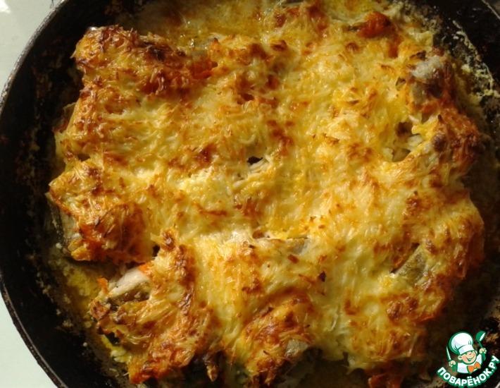Рецепт: Рыба в духовке под сырно-сметанным соусом