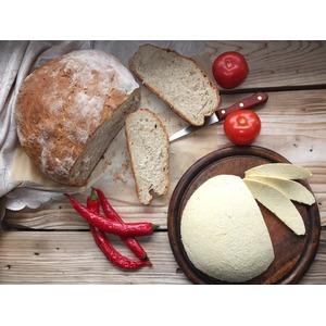 Сыр по-словацки и хлеб на сыворотке
