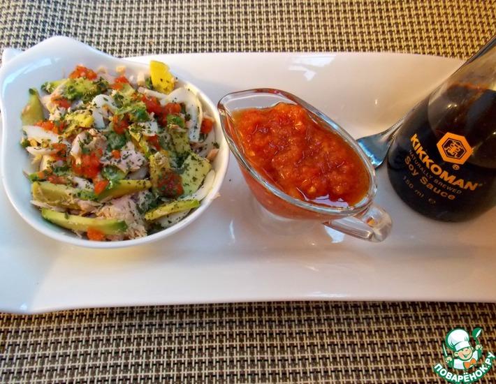 Рецепт: Рыбный салат с авокадо под томатно-соевым соусом