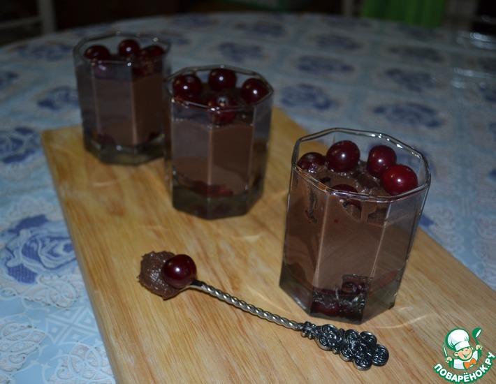 Рецепт: Шоколадный пудинг с вишней