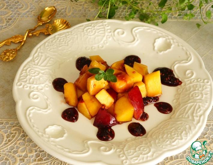 Рецепт: Тартар из нектарина с ягодно-бальзамической карамелью