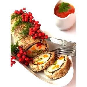 Диетический мясной рулет с рисом и овощами