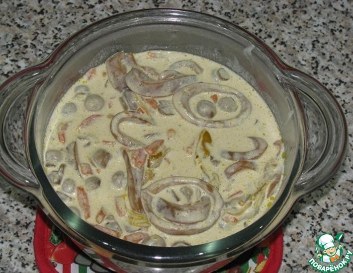 Рецепт: Кальмары в сладко-сливочном соусе