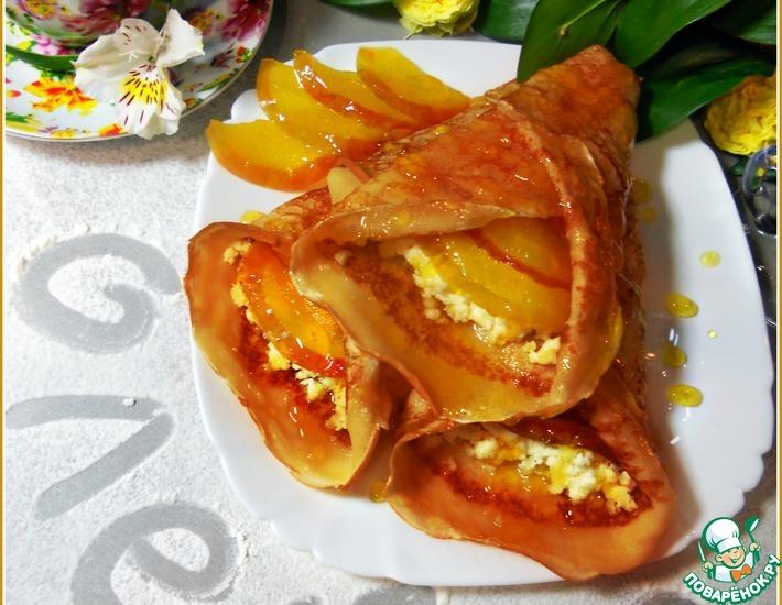Рецепт: Блинчики в карамельном сиропе с сыром и яблоком