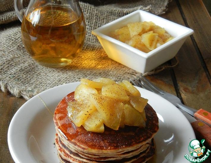 Рецепт: Панкейки с яблочно-коричным гарниром