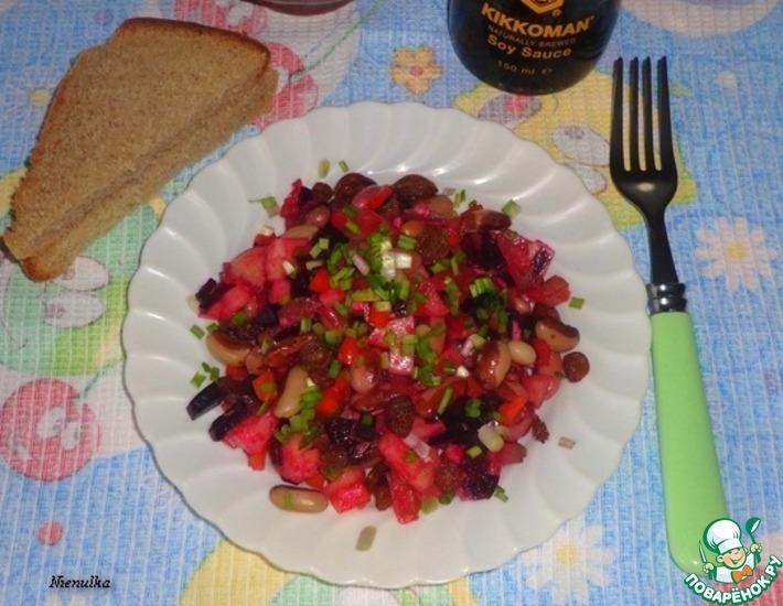 Рецепт: Овощной салат с фасолью и изюмом