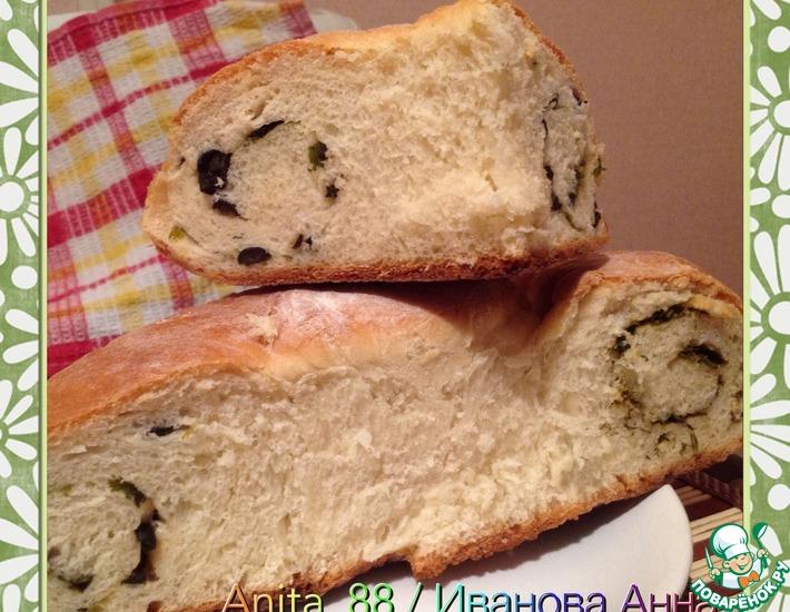 Рецепт: Чесночная булочка с зеленью и маслинами