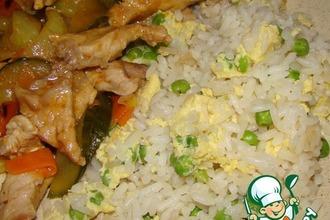Рецепт: Жареный рис с зеленым горошком и яйцом