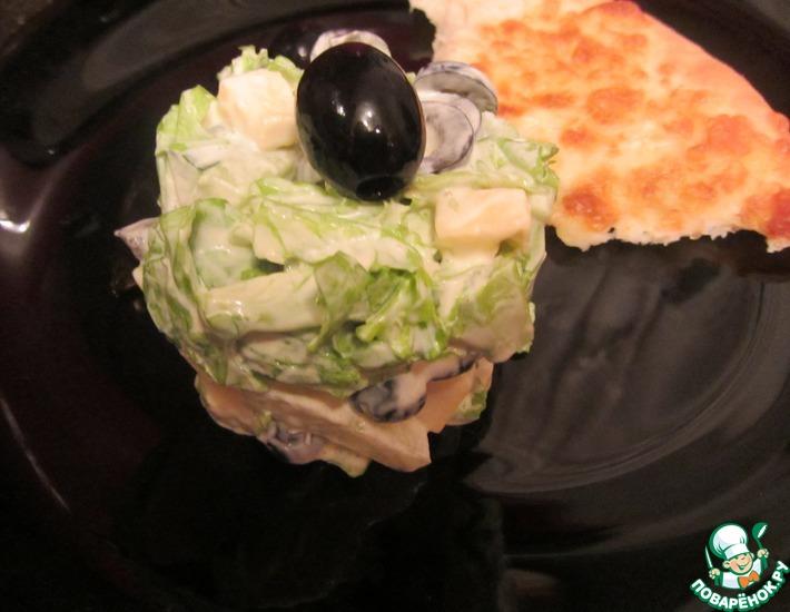 Рецепт: Огуречный салат с маслинами и сыром