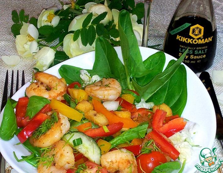 Рецепт: Овощной салат с курицей и креветками