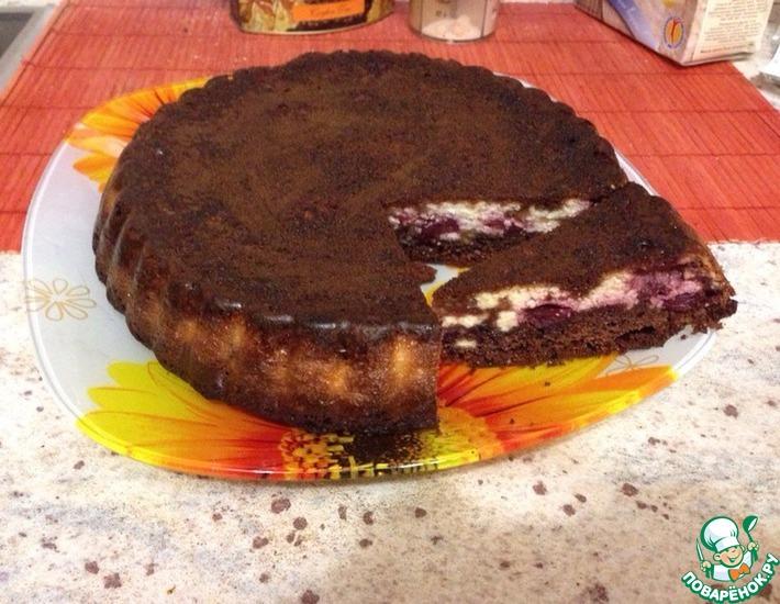 Рецепт: Шоколадно творожный пирог с ягодам