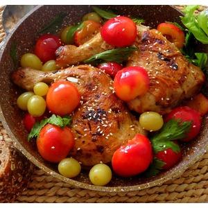 Курица под соусом из слив и винограда