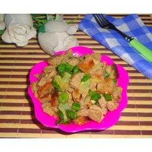 Мясной салат с кабачками