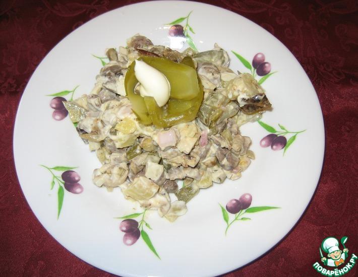 Рецепт: Салат с куриными сердечками и баклажаном