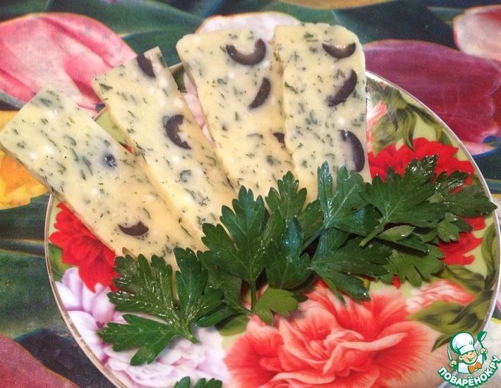 Рецепт: Домашний сыр с зеленью и маслинами