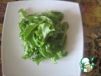 Салат с рулетом и свежими овощами ингредиенты