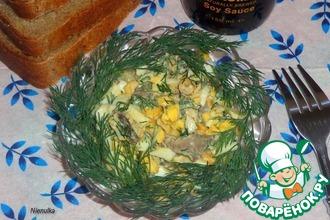 Рецепт: Салат с куриной печенью и яйцом