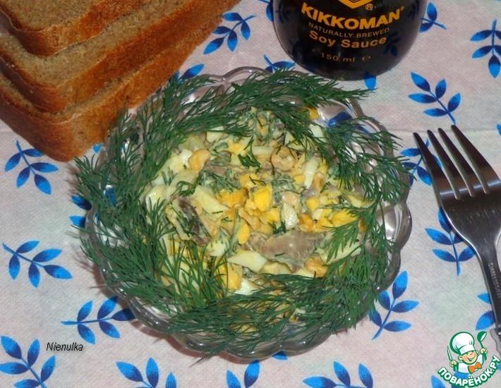 Рецепт: Салат с куриной печенью и яйцом